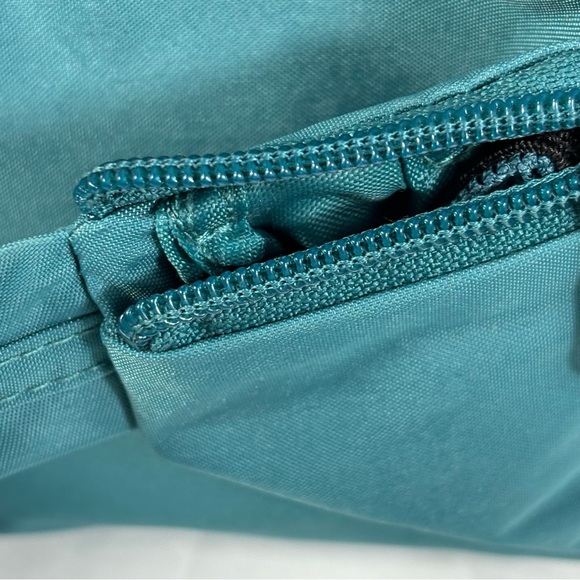 Magellans dark teal Fanny pack for outdoors or casual use - Picture 5 of 12